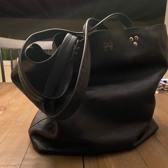 FOXY FIX Handbags - FOXY FIX Urban Chic Leather Tote Bag